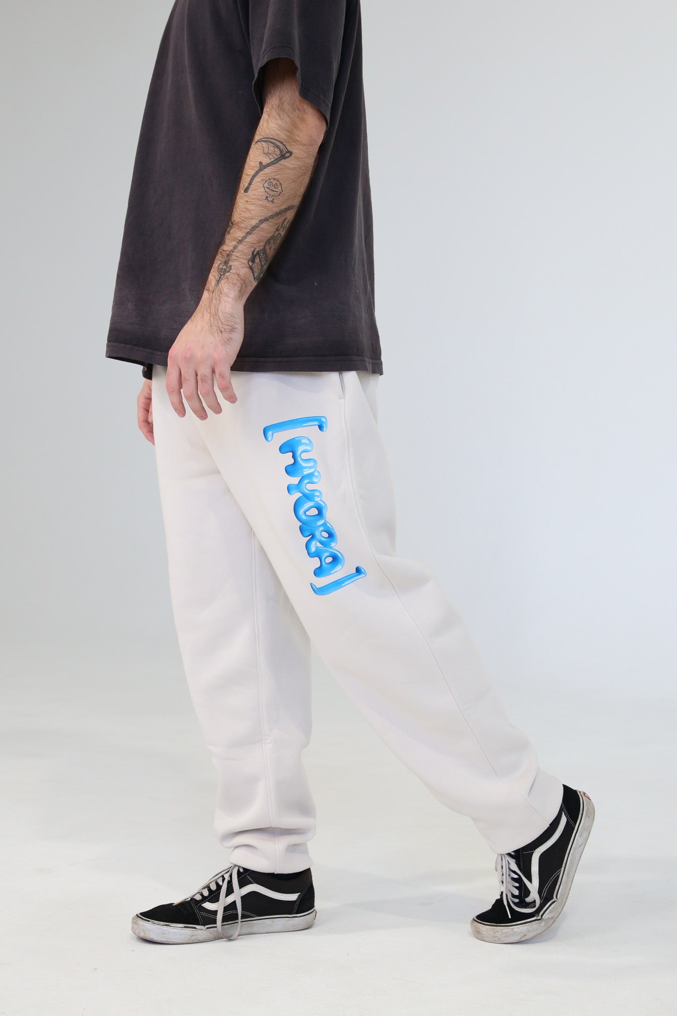 NEW WORLD Sweats